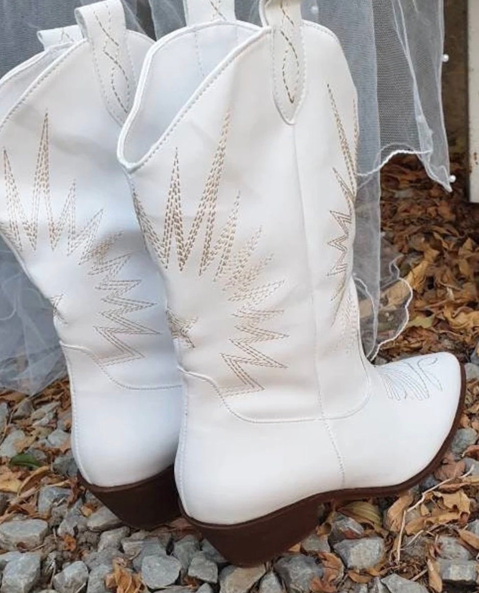 White low shop cowboy boots
