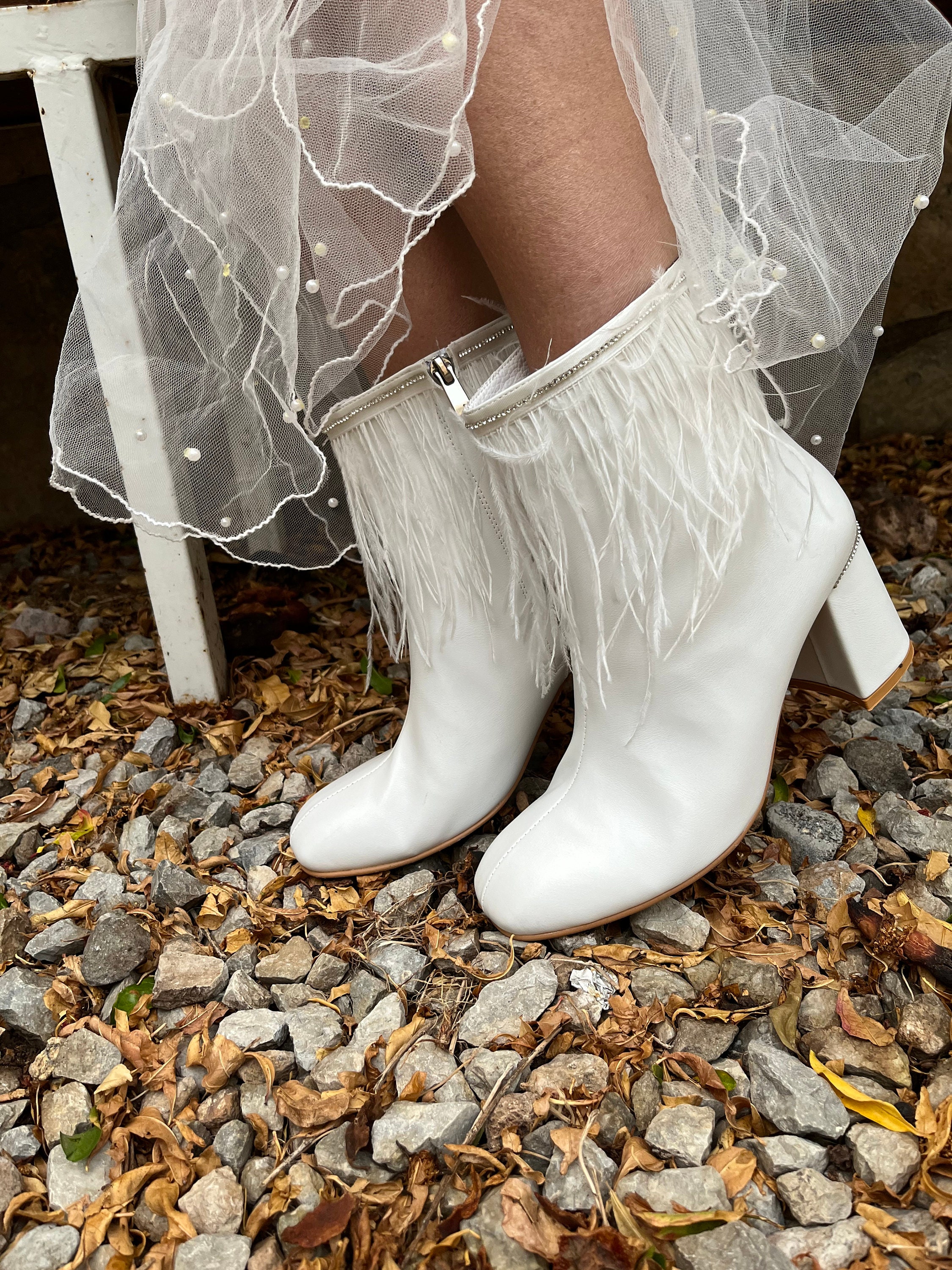 Winter Feathers Wedding Boots .. White Leather Boots.. Faux - Etsy Norway