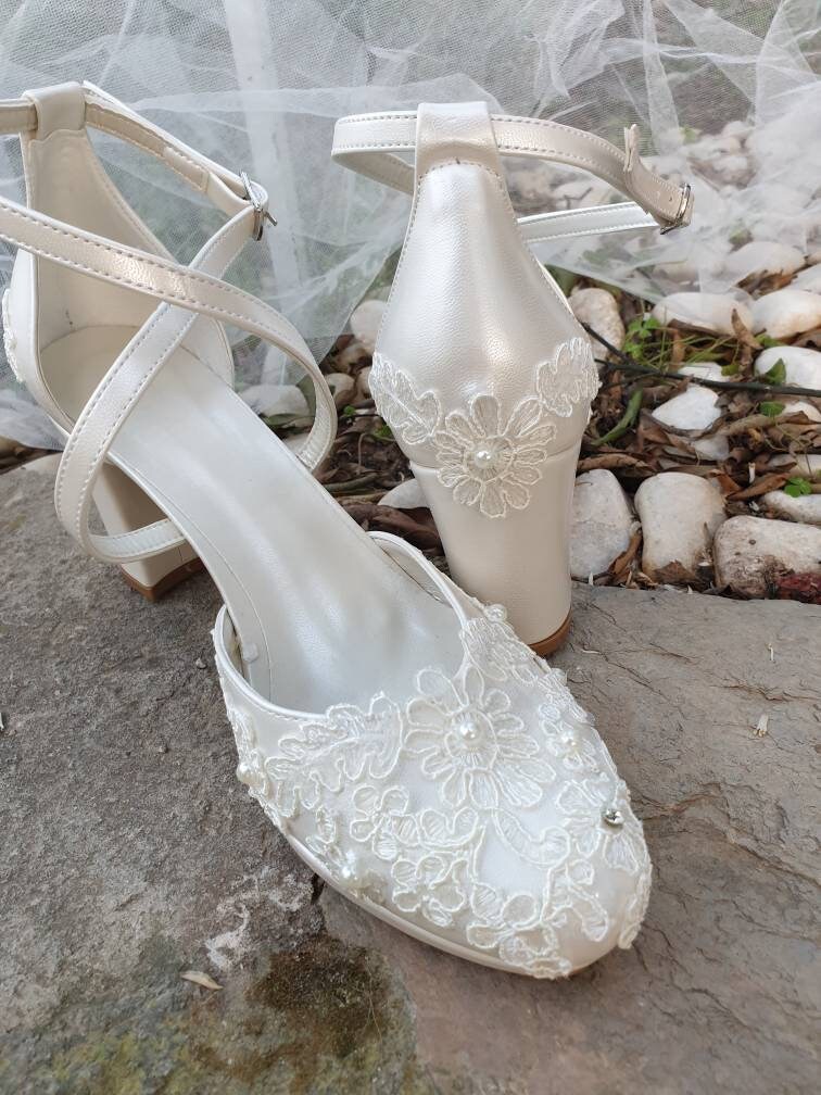 French lace Ivory block heel Wedding shoes..french lace pearls | Etsy