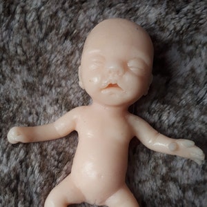 3.5インチの小さなシリコン製女の子用ブランク。