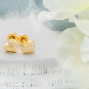 Boucles d'oreilles coeur bouffées en or 14 carats pour enfants, boucles d'oreilles enfants à visser, clous d'oreilles pour bébé nouveau-né, bijoux en or pour petite fille, nouvelles oreilles percées pour tout-petit