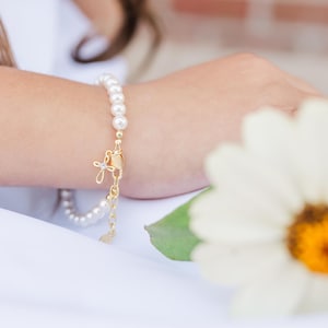 Children&#39;s 14K Gold-Plated Cross Baby Bracelet with Pearls for Infant Christening, Dedication, New Baby Girl Gift, Kids First Communion Gift