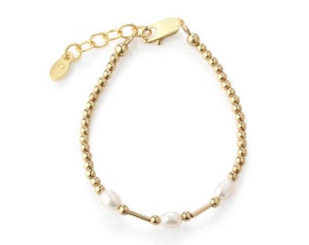 Pulseira de pérolas de água doce banhada a ouro 14K para meninas, joia infantil, presente para daminha de honra, presente para recém-nascido, presente de aniversário.