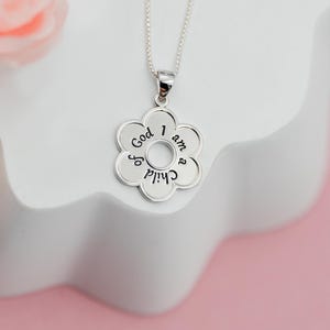 Sterling Silver &quot;I am a Child of God&quot; Daisy Charm Necklace a Special Gift for Girls Baptism and Holy Communion Gift for Girls, Teen, Women