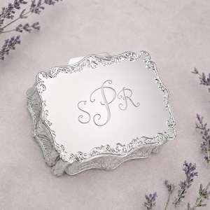 Plus de modèles - Boîte à bijoux monogrammée personnalisée pour mariages, adolescentes ou femmes