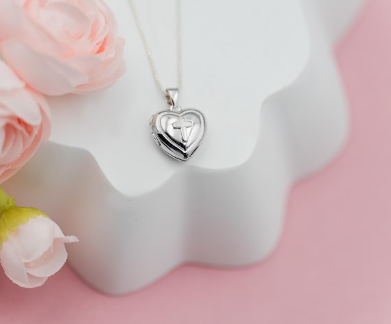 Collana con ciondolo a forma di cuore in argento sterling per bambine con croce, regalo per la prima comunione, gioielli per la prima comunione o la cresima per adolescenti - Italia