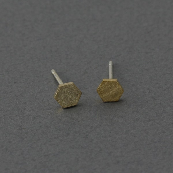 Hexagon Post Earring . Earring Component . Matte Gold Plated over Brass / 2 Pcs - FC289-MG