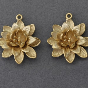 Flower Brass Connector . Jewelry Craft Supply . 16K Matte Gold Plated over Brass  / 2 Pcs - GC003-MG