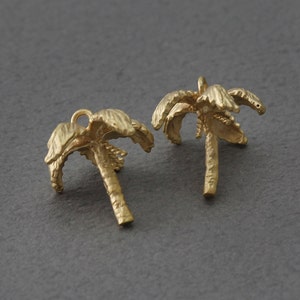 Palm Tree Brass Pendant . Jewelry Craft Supply . Matte Gold Plated over Brass  / 2 Pcs - FC282-MG