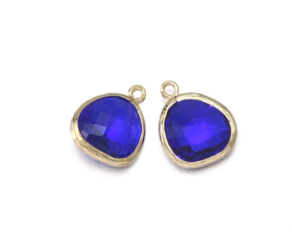 16K Polished Gold Plated over Brass / 2 Pcs Ocean Blue Glass Pendant Jewelry Craft Supplies AG001-PG-OB 16K Polished Gold Plated over Brass / 2 Pcs Ocean Blue Glass Pendant Jewelry Craft Supplies AG001-PG-OB