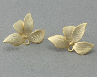 Flower Post Earring . Earring Component . 925 Sterling Silver Post . Matte Gold Plated over Brass / 2 Pcs - GC135-MG