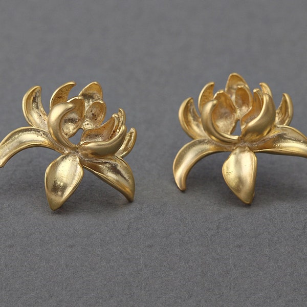 Lotus Post Earring . Earring Component . 16K Matte Gold Plated over Brass  / 2 Pcs - AC076-MG