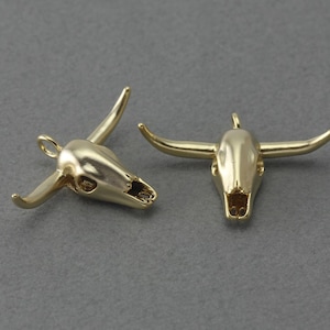 Bull Brass Pendant . Jewelry Craft Supply . Matte Gold Plated over Brass / 2 Pcs - FC343-MG