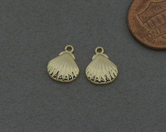 Clam Brass Pendant (Medium) . Top Shell Pendant . Polished Gold Plated / 2 Pcs - AC351-PG