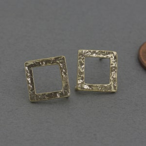 Fyrkantigt örhänge. Örhängeskomponent. Stolpe i 925 sterlingsilver. Matt guldpläterad / 2 st - FC625-MG