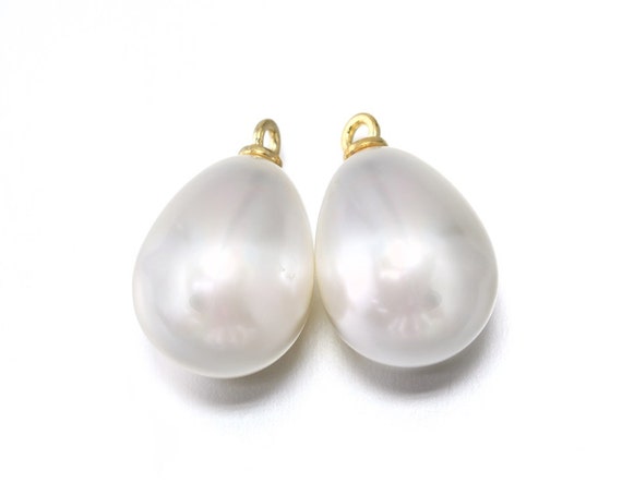 21mm x 13mm Teardrop Pearl Pendant . Wedding Jewelry, Bridal Jewelry . 16K Polished Gold Plated over Brass / 10 Pcs - PP2113-PG-WH