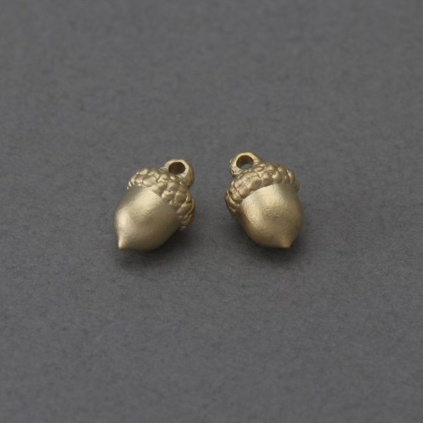 Acorn Brass Pendant . Jewelry Craft Supply . 16K Matte Gold Plated over Brass  / 2 Pcs - FC166-MG