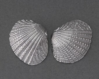 Clam Pendant . Top Shell Pendant . Jewelry Craft Supply . Matte Original Rhodium Plated over Brass / 2 Pcs - FC060-MR