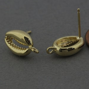 May include: A pair of gold-tone shell-shaped earrings with a post back fastening.