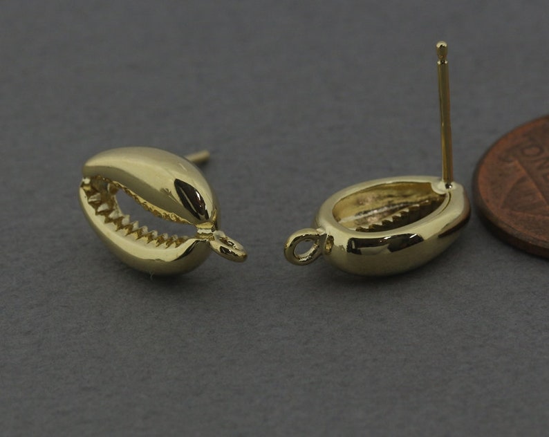 May include: A pair of gold-tone shell-shaped earrings with a post back fastening.