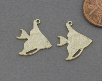 Fish Brass Pendant . Jewelry Craft Supplies . Matte Gold Plated / 2 Pcs - FC460-MG