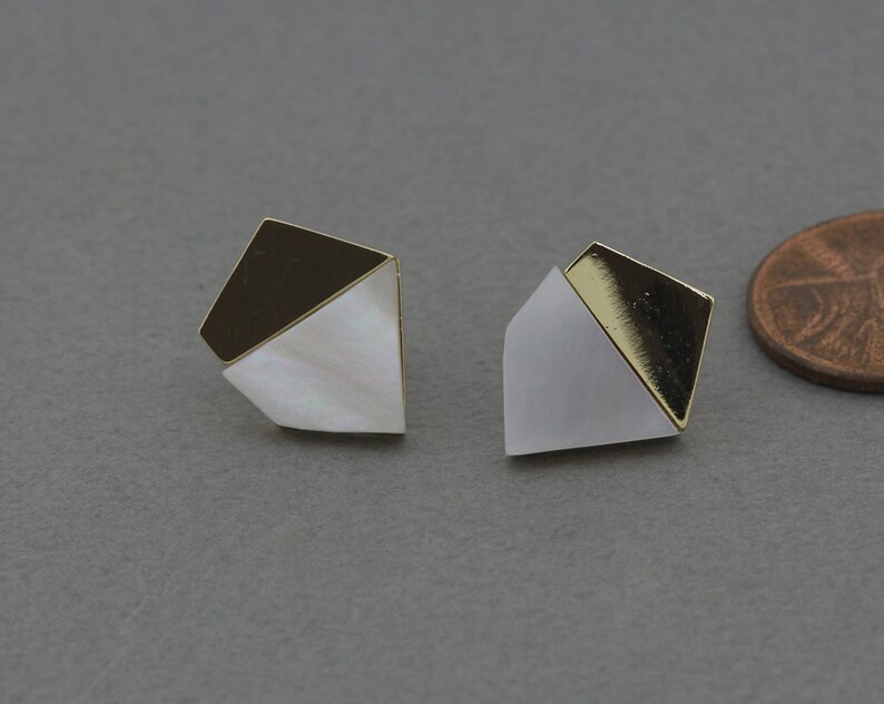 FC707-PG-WH White Pearl Post Earring Polished Gold Plated 2 Pcs Earring Component