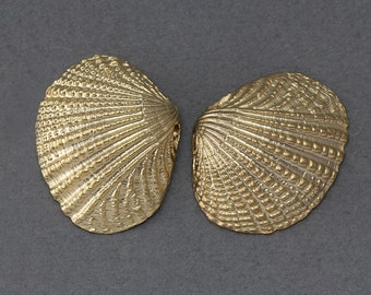 Clam Pendant . Top Shell Pendant . Jewelry Craft Supply . 16K Matte Gold Plated over Brass / 2 Pcs - FC060-MG