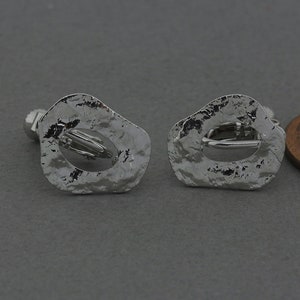 Oval Ear Clip . Earring Component . Polished Original Rhodium Plated / 2 Pcs - AC341-PR
