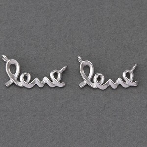 Conector de latón con la letra LOVE. Suministros para joyería. Latón bañado en rodio original mate / 4 piezas - AC042-MR