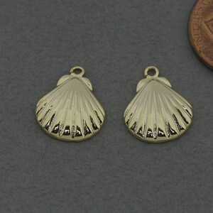 Clam Brass Pendant (Large) . Top Shell Pendant . Polished Gold Plated / 2 Pcs - AC350-PG