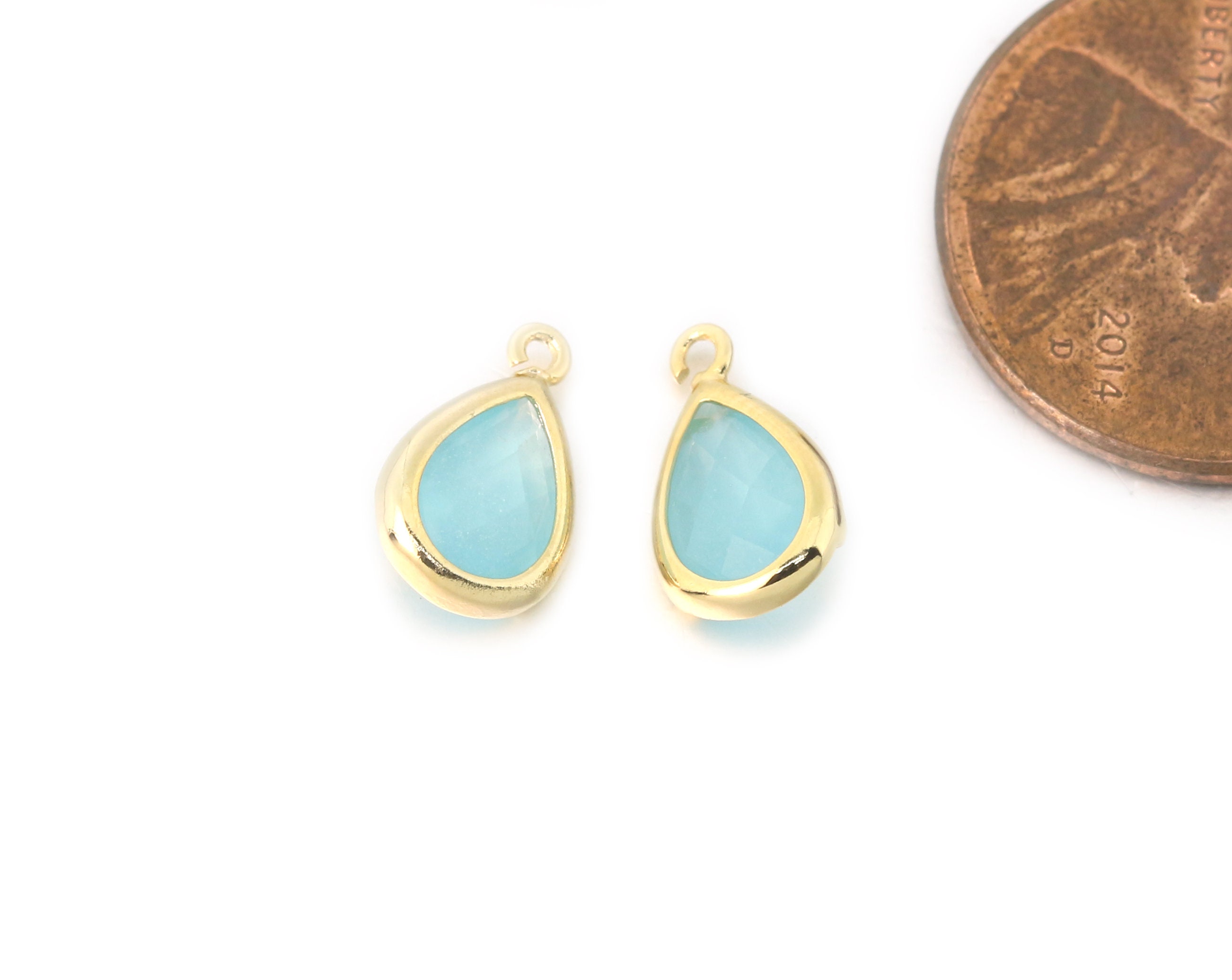 16K Polished Gold Plated over Brass / 2 Pcs Ocean Blue Glass Pendant Jewelry Craft Supplies AG001-PG-OB 16K Polished Gold Plated over Brass / 2 Pcs Ocean Blue Glass Pendant Jewelry Craft Supplies AG001-PG-OB