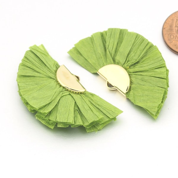 Green Raffia Tassel . Jewelry Craft Supplies . Polished Gold plated / 2 Pcs - GT042-PG-GN