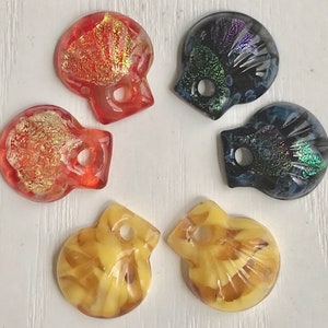 Glass Scallop Beads, Set of 2, Lampwork, 3 Color Choices, Small Focal Piece Beads, 3/4 Inch, Jewelry Crafting Supply