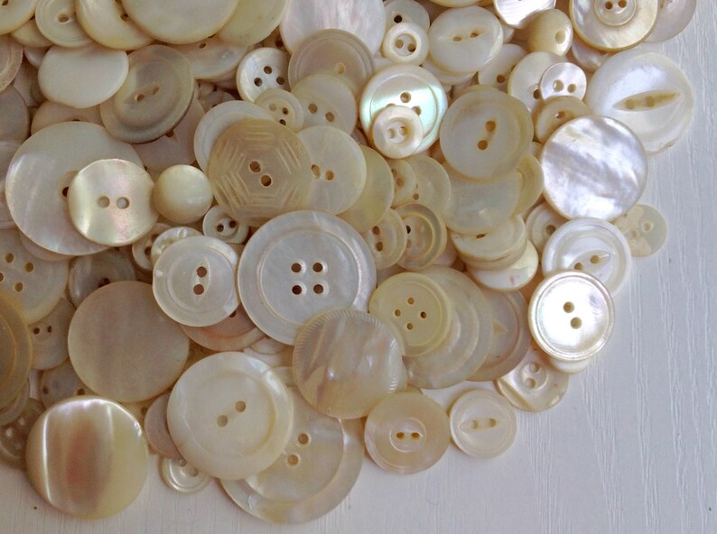 Mother-of-Pearl Button Assortment, Vintage, Mixed MOP & Shell Sizes and Types, 1 Cup 325 pcs, Collect or Craft image 6