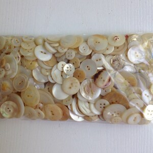 Mother-of-Pearl Button Assortment, Vintage, Mixed MOP & Shell Sizes and Types, 1 Cup 325 pcs, Collect or Craft image 9