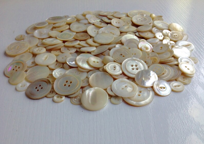 Mother-of-Pearl Button Assortment, Vintage, Mixed MOP & Shell Sizes and Types, 1 Cup 325 pcs, Collect or Craft image 3