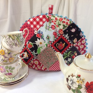 Hand-Made Large Tea-Cosy, Patchwork, Vintage-Look, 4 Styles, Rick-Rack & China Buttons, English Tea, Country Kitchen Tea Warmer Accessory