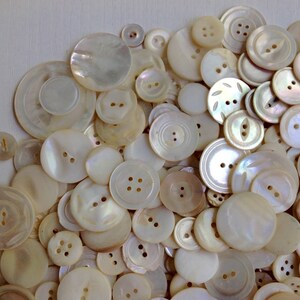 Mother-of-Pearl Button Assortment, Vintage, Mixed MOP & Shell Sizes and Types, 1 Cup 325 pcs, Collect or Craft image 4