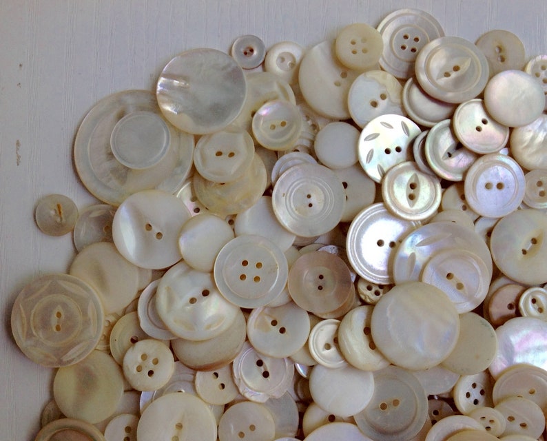 Mother-of-Pearl Button Assortment, Vintage, Mixed MOP & Shell Sizes and Types, 1 Cup 325 pcs, Collect or Craft image 4
