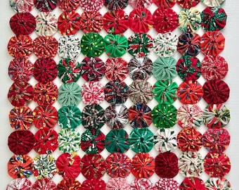 Yoyo Mini-Quilt, Vintage Fabrics, Calico & Feedsack Fabrics, 12 x 12 Inches, Original Stitching, Classic Farmhouse Charm, Christmas Decor