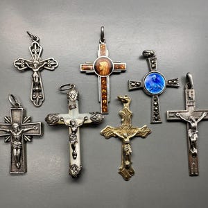 Antik silverkors krucifix: Franskt religiöst hängehalsband