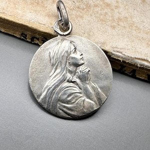 Antica medaglia francese di Santa Maria Maddalena – Ciondolo in argento con punzone, c. 1900