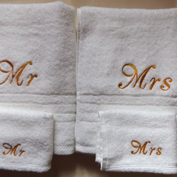 Towels Mr & Mrs / Aniversary / Wedding / Engagements (Add a Surname Free )