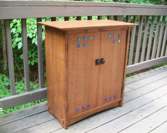 Arts and Crafts style Side Cabinet in Quarter-sawn Oak