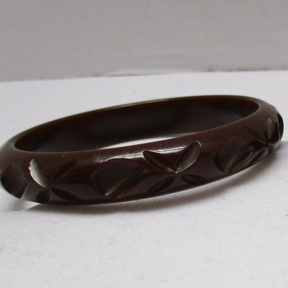 Deep Carved Brown BAKELITE Bangle - image 6