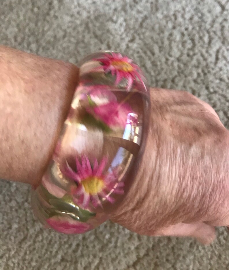 Vintage Chunky Pink Embedded Flower Bangle bracelet
