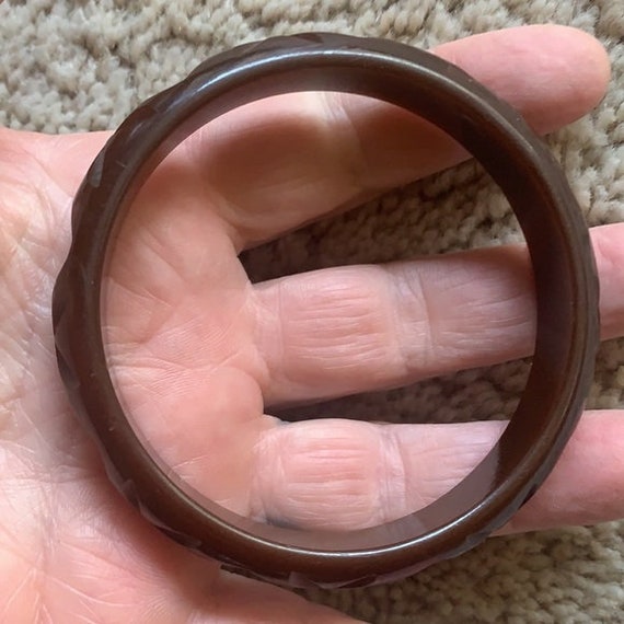 Deep Carved Brown BAKELITE Bangle - image 4