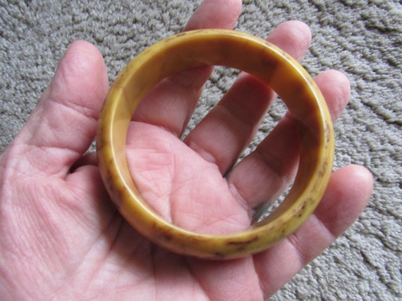 Marbled Butterscotch BAKELITE Bangle Bracelet - image 4