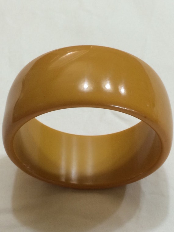 Vintage Wide and Chunky Butterscotch BAKELITE Bang