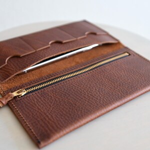 Cartera de cuero para teléfono con bolsillo para teléfono y bolsillo con cremallera Rustic Red